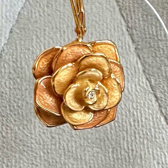 Joan River's Floral Dangle earrings. - Picture 6 of 8